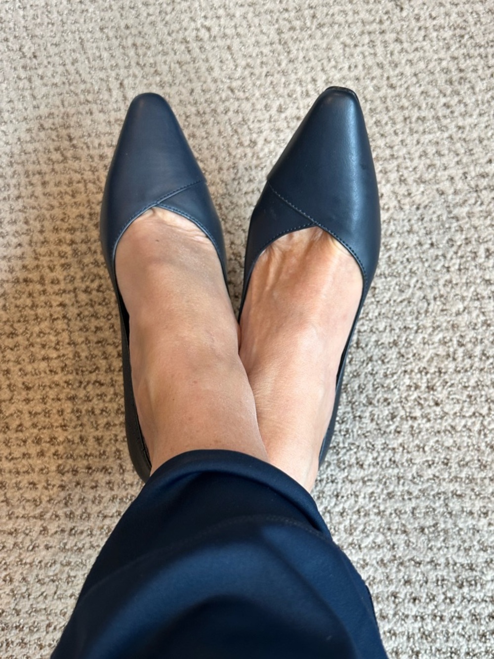 Brand New! Easy Spirit Navy 2 inch heels. Size 5 - Picture 4 of 8